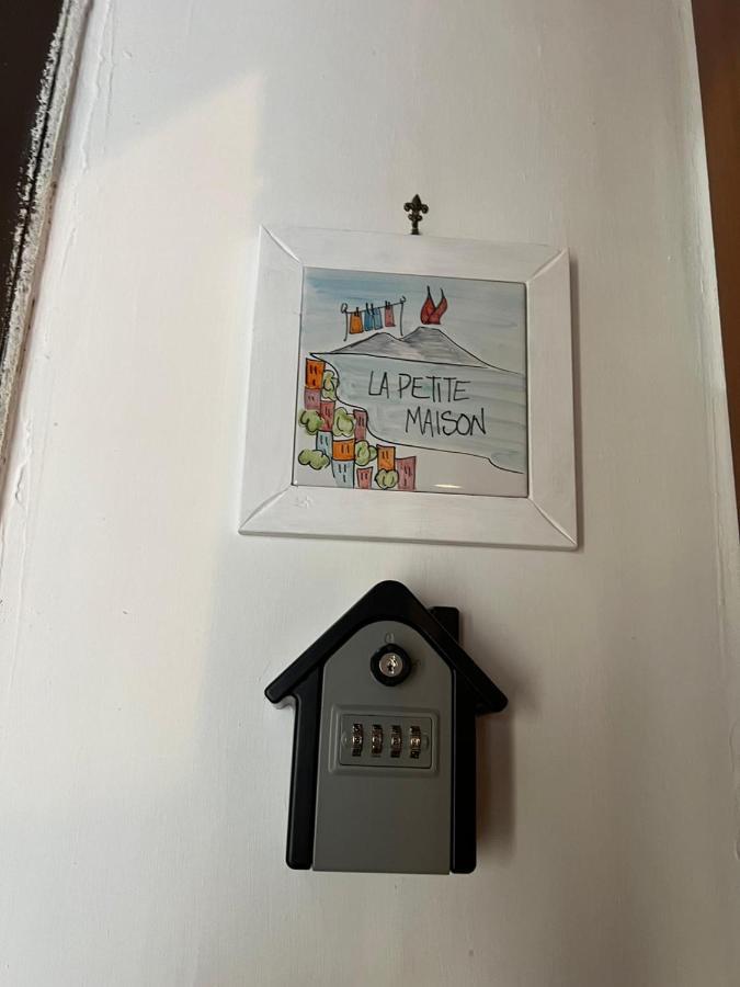 La Petite Maison Naples Luaran gambar
